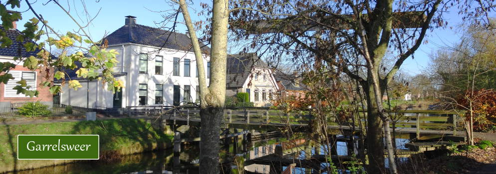 Het dorpje Garrelsweer bij het Damsterdiep, Groningen