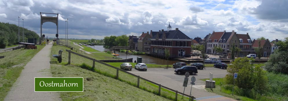 Het dorpje Oostmahorn aan het Lauwersmeer in Friesland