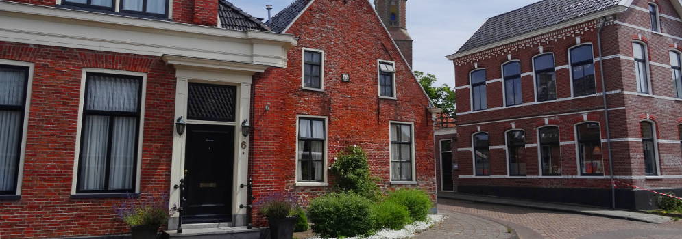 Mooi huis in de Hoofdstraat in Eenrum, Groningen