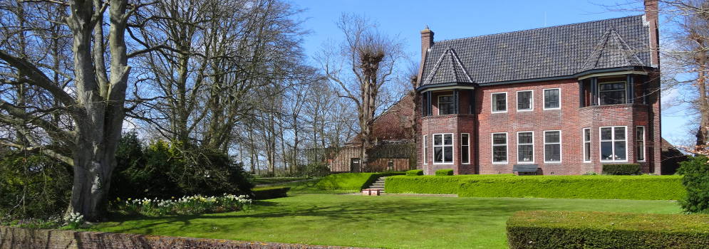 Mooie villaboerderij langs de Wadwerderweg bij Usquert in Groningen