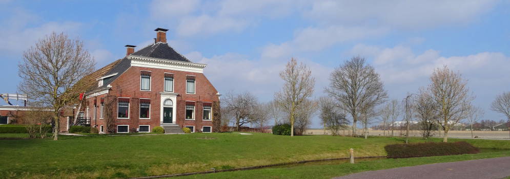 Oldambster boerderij aan de Wadwerderweg bij Usquert in Groningen