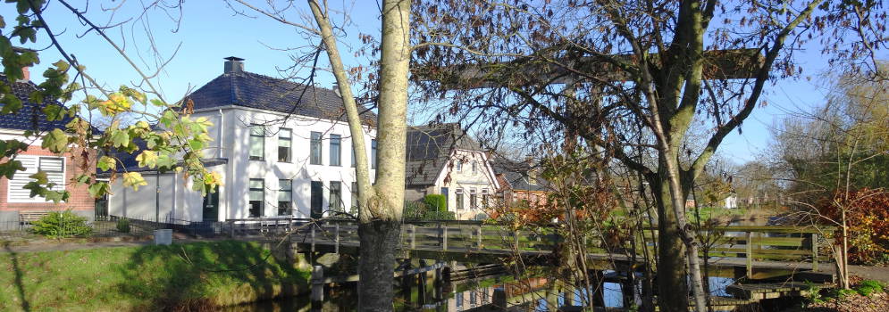 Het dorpje Garrelsweer aan het Damsterdiep, Groningen